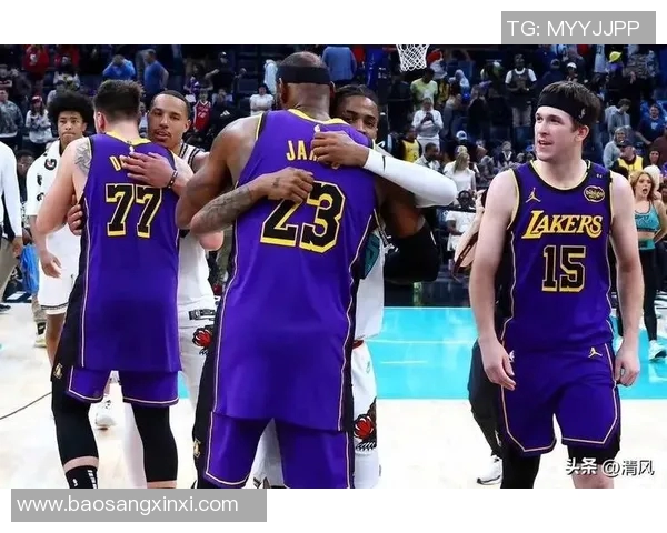 湖人队与勇士激战四月十三日争夺季后赛席位的关键战役 湖人队与勇士激战四月十三日争夺季后赛席位的关键战役